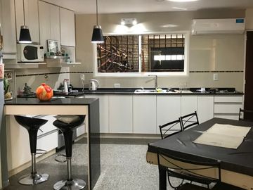Casa en venta de 4 dormitorios c/ cochera en Villa Nueva
