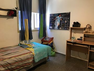 Casa en venta de 4 dormitorios c/ cochera en Villa Nueva