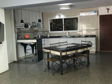 Casa en venta de 4 dormitorios c/ cochera en Villa Nueva