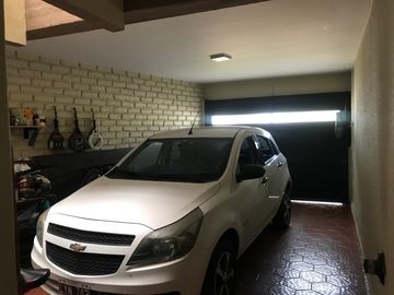 Casa en venta de 4 dormitorios c/ cochera en Villa Nueva