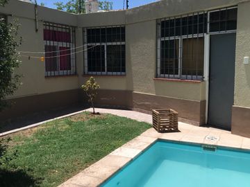 Casa en venta de 4 dormitorios c/ cochera en Villa Nueva