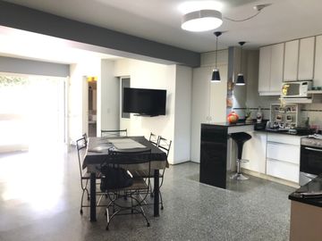 Casa en venta de 4 dormitorios c/ cochera en Villa Nueva