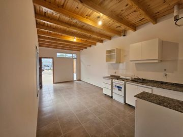 Casa en venta de 2 dormitorios c/ cochera en Jesús Nazareno