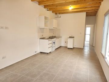 Casa en venta de 2 dormitorios c/ cochera en Jesús Nazareno