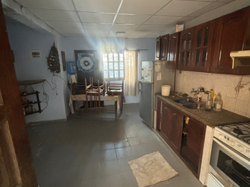 Inmueble 10 x 40 con 3 departamentos y local comercial. José Maria Paz 1435