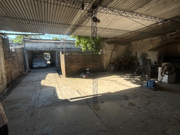 Inmueble 10 x 40 con 3 departamentos y local comercial. José Maria Paz 1435
