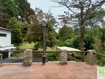 Chalet con dependencia en venta en Sierra de los Padres - 2 lotes