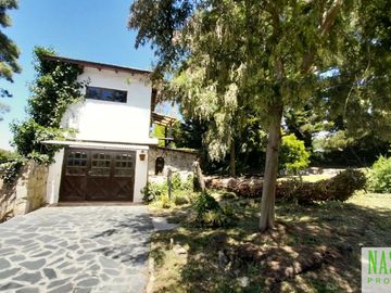 Chalet con dependencia en venta en Sierra de los Padres - 2 lotes