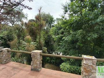 Chalet con dependencia en venta en Sierra de los Padres - 2 lotes