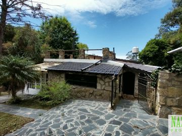 Chalet con dependencia en venta en Sierra de los Padres - 2 lotes