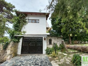 Chalet con dependencia en venta en Sierra de los Padres - 2 lotes