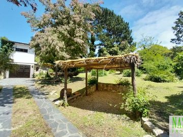 Chalet con dependencia en venta en Sierra de los Padres - 2 lotes