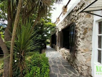 Chalet con dependencia en venta en Sierra de los Padres - 2 lotes