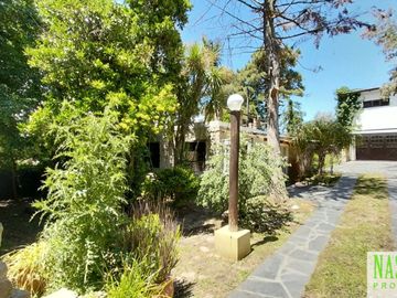 Chalet con dependencia en venta en Sierra de los Padres - 2 lotes