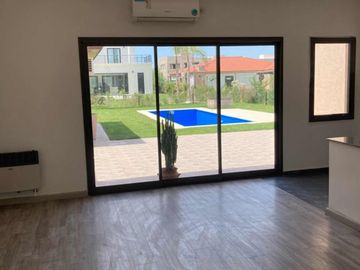 Casa en venta de 4 dormitorios c/ cochera en El Rebenque