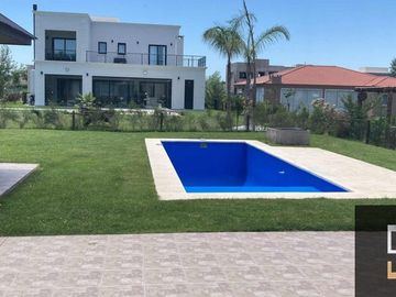 Casa en venta de 4 dormitorios c/ cochera en El Rebenque