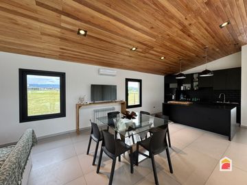 Puerto del Águila, Casa en venta de 2 dormitorios c/cochera en Potrero de Garay