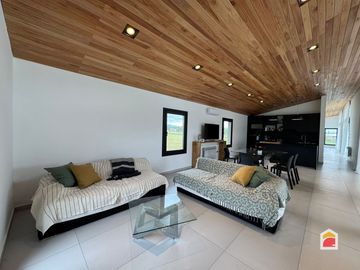 Puerto del Águila, Casa en venta de 2 dormitorios c/cochera en Potrero de Garay