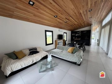 Puerto del Águila, Casa en venta de 2 dormitorios c/cochera en Potrero de Garay