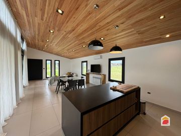 Puerto del Águila, Casa en venta de 2 dormitorios c/cochera en Potrero de Garay
