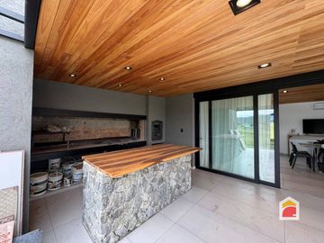 Puerto del Águila, Casa en venta de 2 dormitorios c/cochera en Potrero de Garay