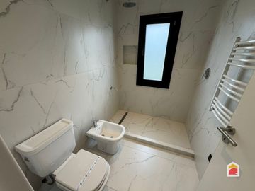 Puerto del Águila, Casa en venta de 2 dormitorios c/cochera en Potrero de Garay