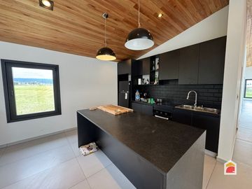 Puerto del Águila, Casa en venta de 2 dormitorios c/cochera en Potrero de Garay
