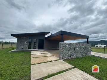 Puerto del Águila, Casa en venta de 2 dormitorios c/cochera en Potrero de Garay