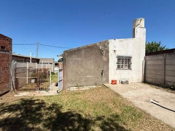 Casa en venta de 1 dormitorio c/ cochera en 9 de Noviembre