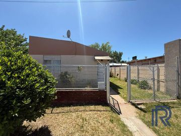 Casa en venta de 1 dormitorio c/ cochera en 9 de Noviembre