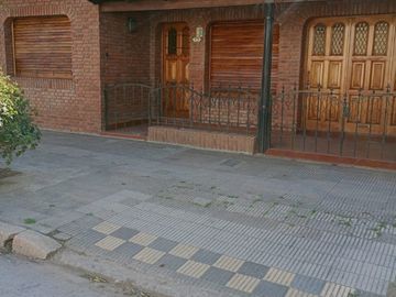 Casa en venta de 2 dormitorios c/ cochera en Pacífico
