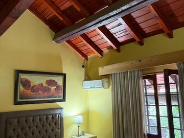 Casa Venta 4 dormitorios c/cochera B. FEPUT (300 mts de Av. America) S.M. de Tuc