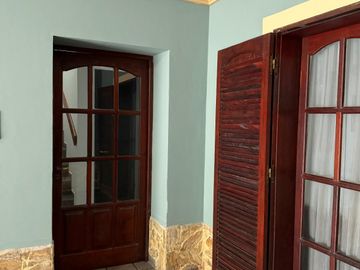 Casa Venta 4 dormitorios c/cochera B. FEPUT (300 mts de Av. America) S.M. de Tuc