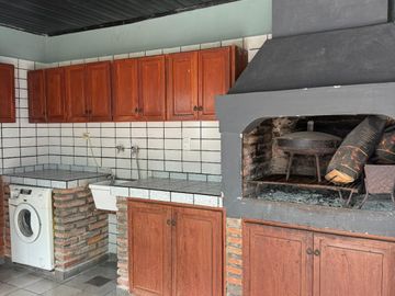 Casa Venta 4 dormitorios c/cochera B. FEPUT (300 mts de Av. America) S.M. de Tuc
