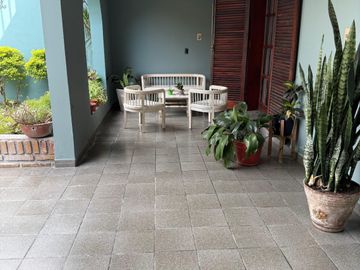 Casa Venta 4 dormitorios c/cochera B. FEPUT (300 mts de Av. America) S.M. de Tuc