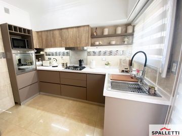 Dúplex en venta de 4 dormitorios c/ cochera en Ramos Mejía