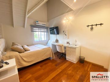 Dúplex en venta de 4 dormitorios c/ cochera en Ramos Mejía