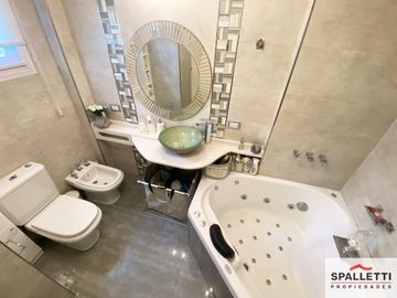 Dúplex en venta de 4 dormitorios c/ cochera en Ramos Mejía