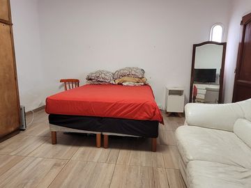 Casa  terreno propio 8,66 x 24,65 mts  3 Ambientes Gran Patio Quincho Parrilla