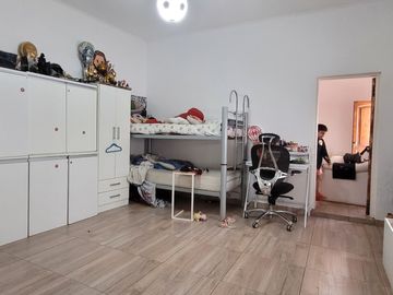 Casa  terreno propio 8,66 x 24,65 mts  3 Ambientes Gran Patio Quincho Parrilla