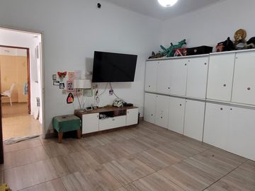 Casa  terreno propio 8,66 x 24,65 mts  3 Ambientes Gran Patio Quincho Parrilla