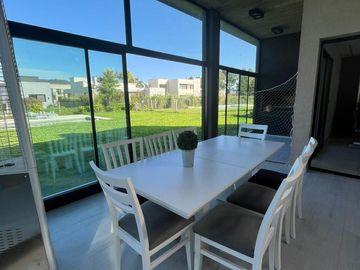 Casa en venta de 3 dormitorios c/ cochera en Los Talas