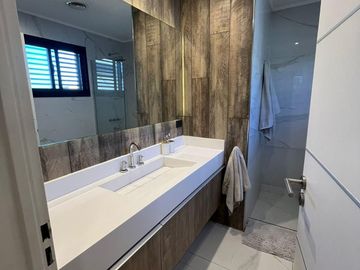 Casa en venta de 3 dormitorios c/ cochera en Los Talas