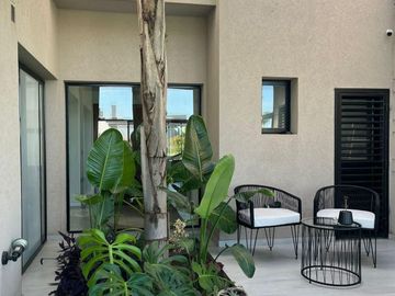 Casa en venta de 3 dormitorios c/ cochera en Los Talas
