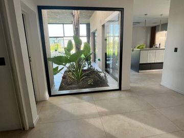 Casa en venta de 3 dormitorios c/ cochera en Los Talas