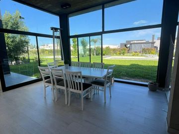 Casa en venta de 3 dormitorios c/ cochera en Los Talas