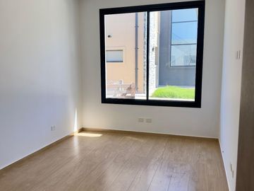 Casa en venta de 3 dormitorios c/ cochera en Los Talas