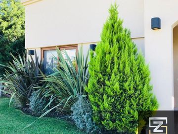 Casa en venta de 3 dormitorios c/ cochera en Brickland