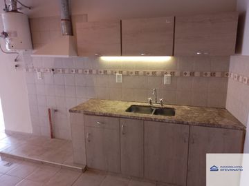 Departamento en venta de 5 dormitorios c/ cochera en Luzuriaga
