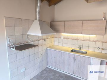 Departamento en venta de 5 dormitorios c/ cochera en Luzuriaga